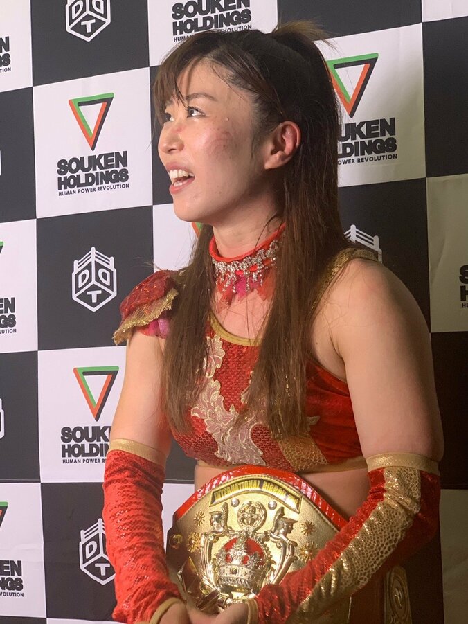 赤井沙希、顔面キックで相手の顔に“靴跡クッキリ” 蹴られた藤本つかさ「靴跡がすべて」と満足気 2枚目