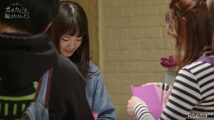 同じ男子に思いを寄せる女子2人のマウント合戦が勃発!? 空気が張り詰める作業場、冷戦状態に…『白雪とオオカミくん』第4話