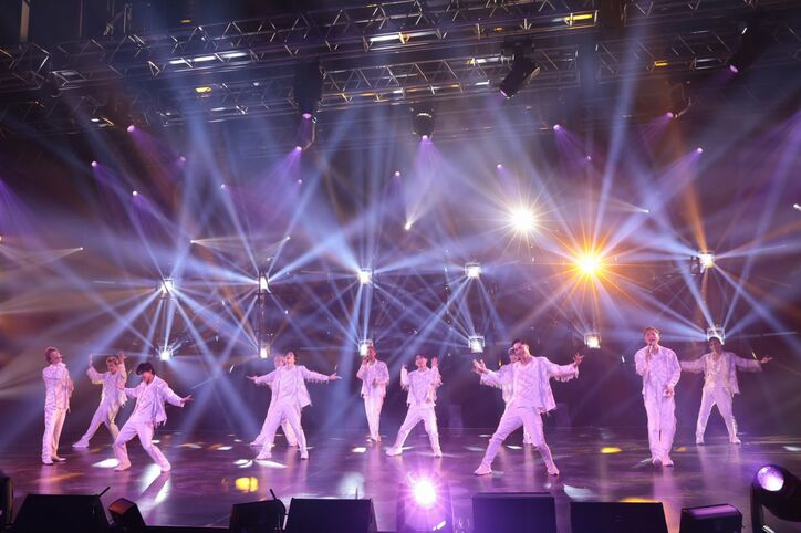 2021年を締めくくるEXILE TRIBEによるLIVE『LIVE×ONLINE COUNTDOWN 2021▷2022』が開催！ファン熱狂のライブステージで2022年の幕明け