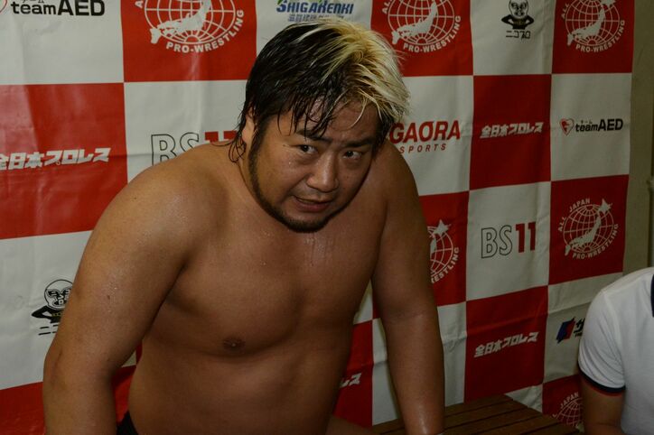 進撃の大巨人!石川修司が全日本・三冠王座初防衛 「決意の表れ」コスチュームを黒ショートタイツに変更