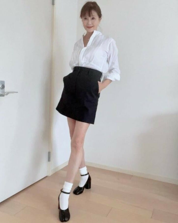  高見恭子、新調した靴を合わせたミニスカ姿を公開「やっと見つけた」 