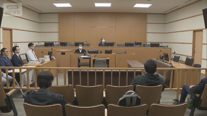 兄テジンさんは裁判に参加した（左端　テジンさん）