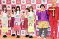 カズレーザー、斎藤飛鳥に「小顔すぎる！」　乃木坂メンバーが「変顔ボトル」に大はしゃぎ