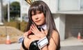 ポージングや表情で「気弱で恥ずかしがり屋だけど大胆さも秘めた」ノワールを表現した『NIKKE』コスプレ
