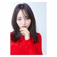 赤も好きだし青も好きだし…今泉佑唯、鮮やかな2つのファッションコーデをファン絶賛「何色のあなたも美しい」