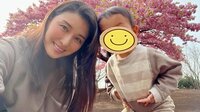 橋本マナミ 親子ショットで息子が決めポーズ