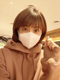 小林麻耶『”UNIQLO U” お揃いパーカー』