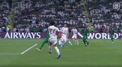 嘘だろ？三笘薫、先制点を生み出した超人的“逆足クロス”炸裂の瞬間「精度やばいな」「ダイレクトで入れるってえぐいだろ」