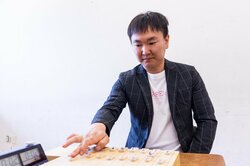 将棋芸人・かまいたち山内が天才・藤井聡太七段に聞いてみたいこと「どのくらい先が見えてるんですか？」