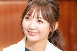 ショートパンツで美脚あらわ！ 9頭身レースクイーンが芸能人合コンに登場し「キター！！」と男性陣興奮