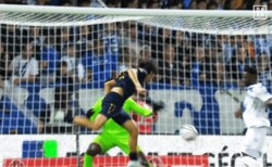 「異次元やん」中村敬斗、欧州日本人初の５試合連続ゴール！ 伊東純也のクロス→豪快ヘッドを叩き込んだ瞬間「決定力オバケだ」「歴史塗り替えた」