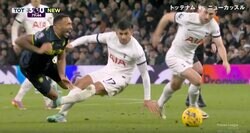 サポーターがブチギレ！「退場だろ」「酷すぎる」 悪意しかない殺人タックルが炸裂した瞬間　アルゼンチン代表DFが物議を醸すラフプレー→嘘バレバレの演技