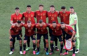 「爽やか」「醜い」カタールW杯で日本と対戦するスペイン代表が新ユニホームを発表！ アウェーの“激変”にファンの反応は賛否