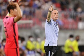 「低レベルの韓国サッカーが悪い？」日本戦惨敗後にベント監督が発した“責任逃れ発言”に非難殺到！「更迭すべきか早急な議論を」