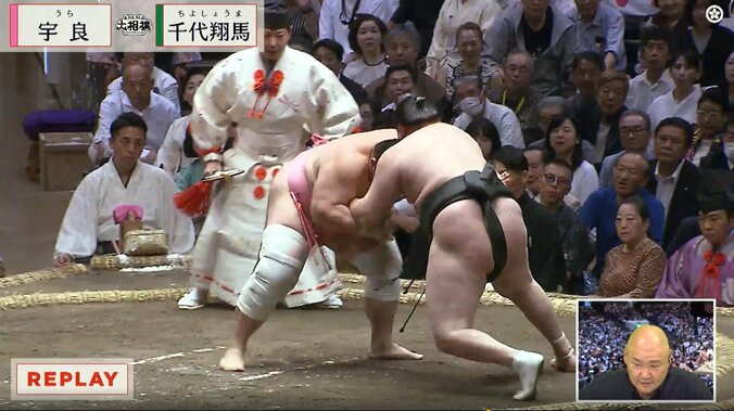 親方の背後に内山高志氏