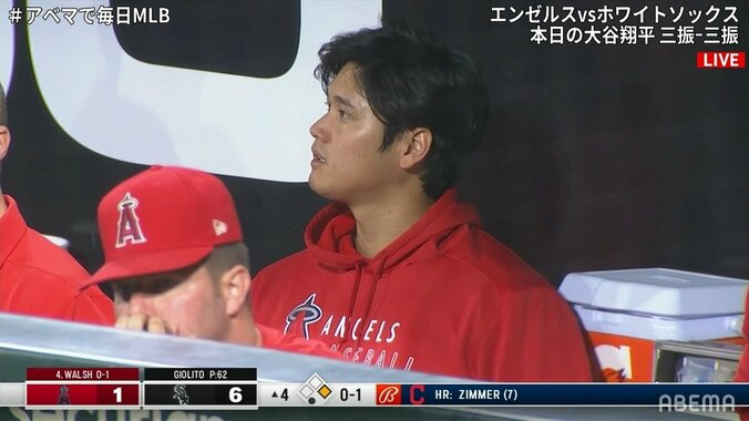 大谷翔平、ベンチでのパーカー姿にファン「かわいい」「かっこよすぎ」現地は20度前後と秋到来 1枚目