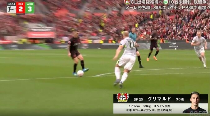 「股がヤバい！」シュート打つ瞬間に“相手に異変”「エグすぎる」「なんだあれ」スペイン代表、異次元テク→超絶“ワンステップシュート”炸裂 4枚目