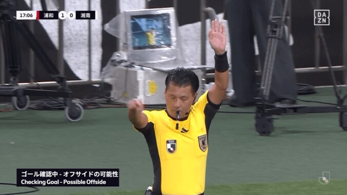 「関係なくない？」「妥当な判定」浦和の“幻の先制点”が物議！ 映像チェックのオフサイド＆関与を巡りSNS論争「めっちゃ難しいな審判泣かせ」 4枚目