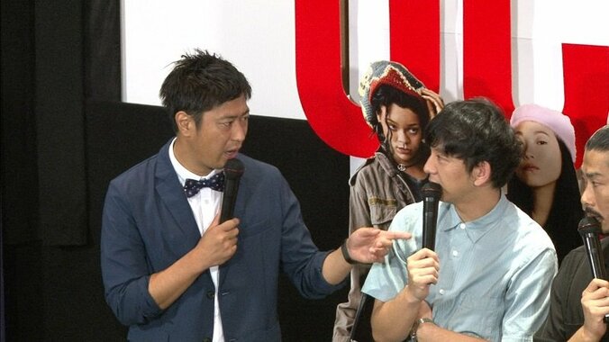 丸山桂里奈がゆりやんの超大胆「アメリカ水着」に挑戦！ 3枚目