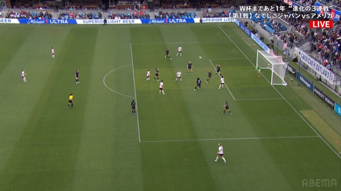 なでしこ得点シーンで異変！“髪の毛”に気を取られアメリカ世界屈指SBがプレー放棄？レジェンドOBも「いじってる」とツッコミ 3枚目