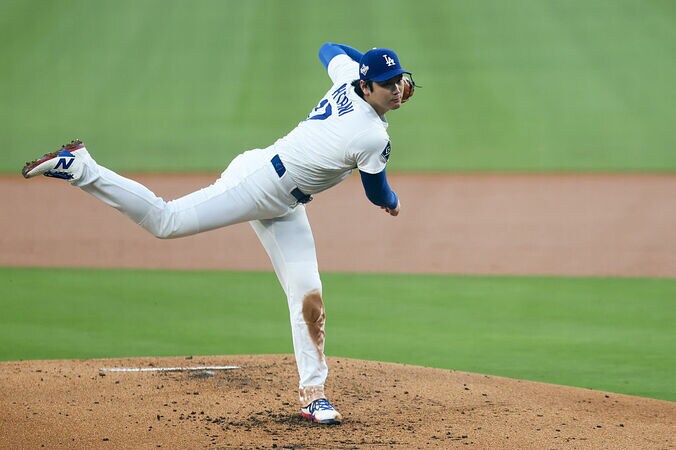 【写真・画像】何してんの…！？ 大谷翔平、目を疑う“まさかの行動”「すげえw」死闘直後に見せた“予想外のリアクション”が話題に「人間性もMVP」　1枚目