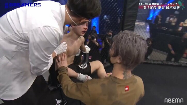 平本蓮の実弟、涙のTKO負け…足指骨折が響く 蓮「人生あと何年あると思ってんだよ」