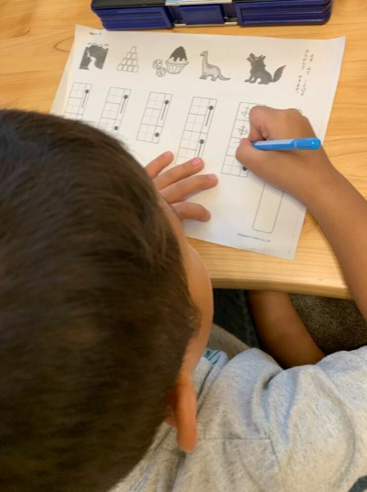 杉浦太陽、子ども達が宿題をしている様子を公開「何が大変って」