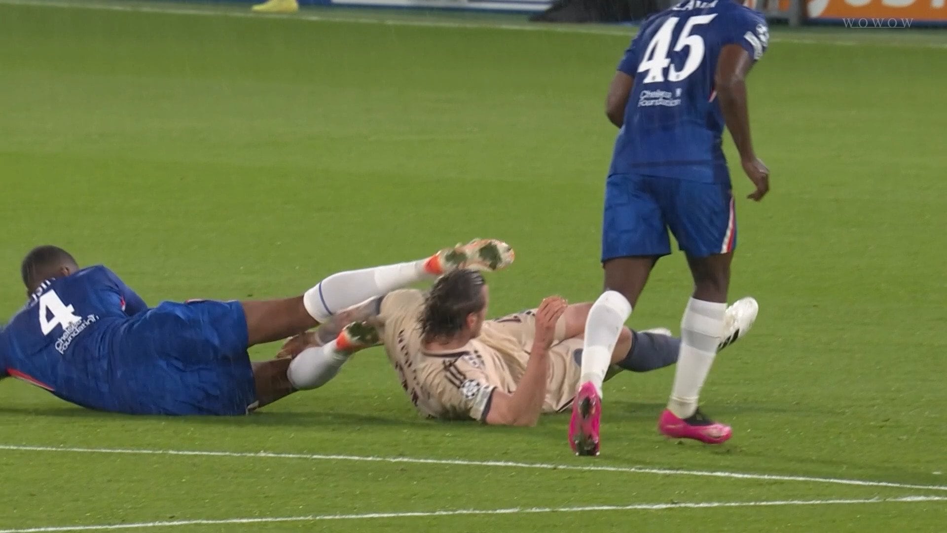 【映像】スパイクが顔面直撃→大流血