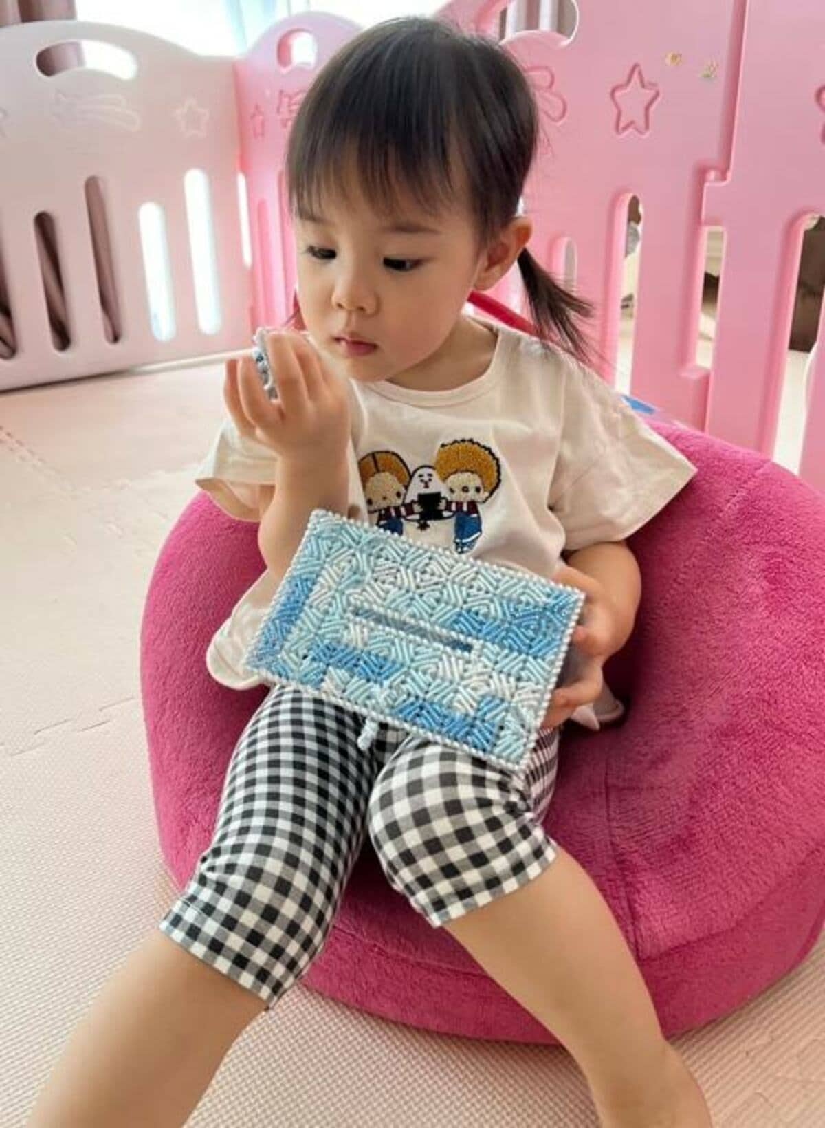 あかちゃん How older brothers, ages 1 to 4, got their younger sister to stop