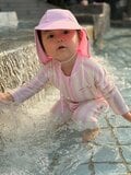 “31歳差婚”山本圭壱、長女・にこりちゃんの“今年初”の水遊びショットを公開し「最近は90%ママ似だなー」「水着姿も可愛い」など反響