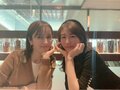 矢田亜希子、ともさかりえとランチへ行き2ショット披露「高校生のママになるとは思えない」