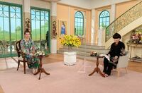 仲里依紗、黒柳徹子をイメージした“お団子ヘア”を披露し「お人形さんみたい」「めちゃくちゃ可愛い」と反響