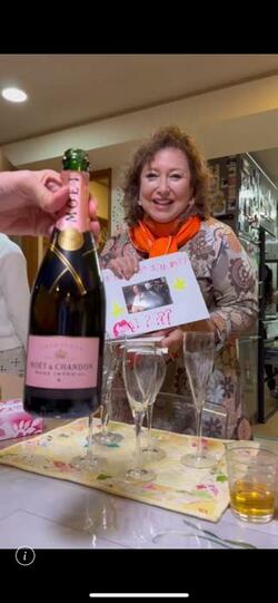  キャシー中島、帰宅後に家族から受けたサプライズに感激「派手なパーティーでは無いけど」 