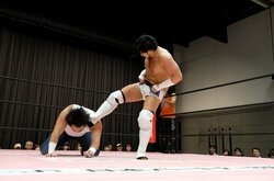 「那須川天心のケツキック」前に「長渕キック」が直撃　どうなる大家健！