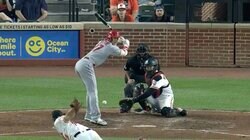 「シェー！」あわや死球のすっぽ抜けにネット裏男性がビックリ　よけた大谷翔平も絶叫「オーイ！！」　