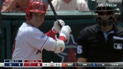 大谷翔平、前日痛恨の一撃浴びた“元相棒”から今日は“口撃”？ 打席中に引きつった笑顔見せる