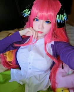 「五等分の花嫁」中野二乃にそっくり！コスプレイヤー・Sallyの自撮りコスが「めっちゃかわいい！」と大好評