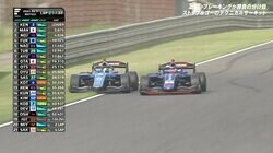 元F1ドライバーが“驚異のドラテク”で魅せた！ あわやコースオフ→劇的オーバーテイクの瞬間「ほとんど芝生じゃんw」解説者も唸る