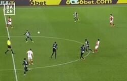 「上手すぎだろ」南野拓実、“天才的アウトサイドキック”がオシャレ！ 敵３人を物ともせずチャンスメークの瞬間「すごいパス」