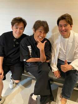  川崎麻世、近藤真彦＆植草克秀との3ショットを公開「同じ時期に同居してた」 