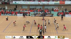 落ちない…！女子バレー、驚異的な反射神経“3連発” 床上20cmからの奇跡の繋ぎにアリーナ騒然