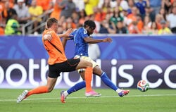 「要警戒」日本が次節対戦・スウェーデン代表の超速ストライカーが3人ぶち抜きの衝撃スプリント＆スーパーゴラッソ！「一瞬で引きちぎった」「このスピードは注意」