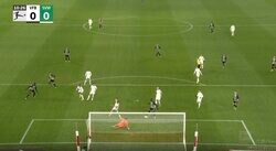 「危険なコンビ」「エグすぎる」たった2人で相手守備陣を秒殺した衝撃の瞬間 ゴールを量産する“ブンデス最強2トップ”が美しすぎるパスワークから圧巻シュート