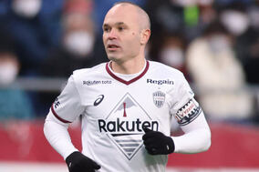 【W杯】神戸イニエスタの出場希望？　スペイン戦を家族と現地スタンド観戦「次の試合に出て」「彼にユニフォームを」