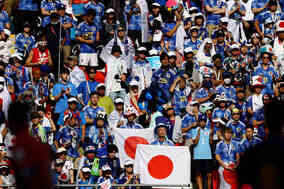 【W杯】敗れても“ゴミ拾い”に海外驚き　日本人サポーターの美徳に脚光「負けたにもかかわらず…」