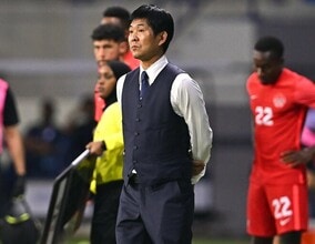 最終盤に３バックへ変更…森保監督が意図を明かす。ボランチ起用の鎌田大地を称賛「非常に良かった」「守備でも効いていたし…」