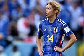 【W杯】なぜイエローカード？　伊東へのゴール前“ビッグチャンス阻止”にファン疑問「DOGSOにならんの？」「完全に腕を掴んでた」