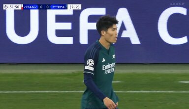 「ウイングかよ！」冨安健洋の“華麗な高速ダブルタッチ”が脚光！ バイエルンDFを抜き去った瞬間にネット驚愕「うんまっ」「トミそんなこともできるのかよ」