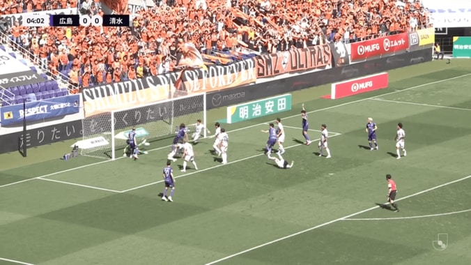 ジャーメインのシュートを梅田がセーブ