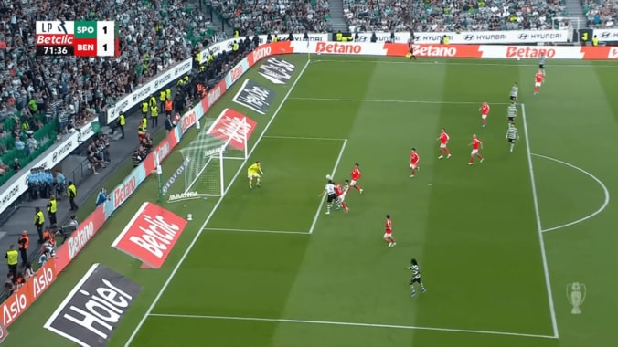 「点も取れるんかい！」守田英正の“FW顔負けヘディング弾”にファン驚愕！「W杯に呼ぼう」「森保さんにアピール」日本代表待望論が沸騰 3枚目